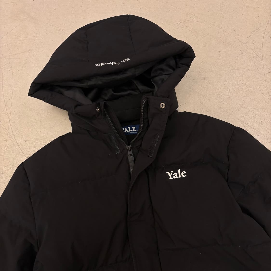 예일 스몰로고 블랙 후드 패딩 상품이미지2