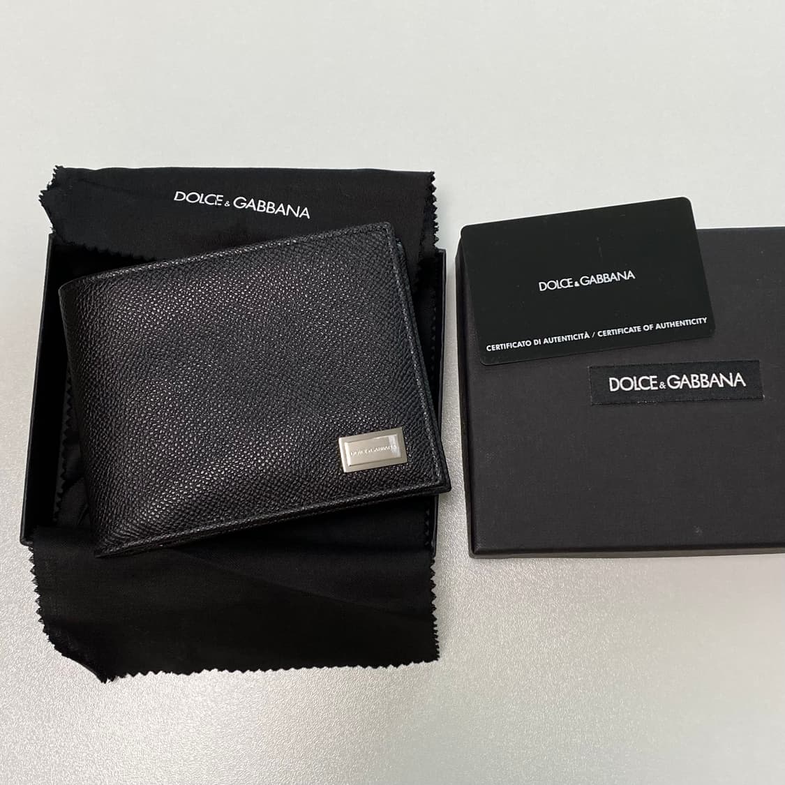 [새상품] 돌체앤가바나 스퀘어 로고 반지갑 상품이미지1