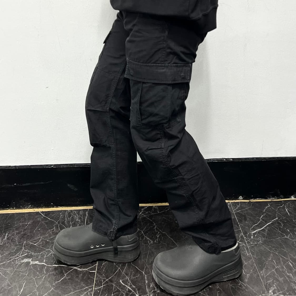 칼하트 WIP 에비에이션 카고팬츠 블랙 상품이미지1