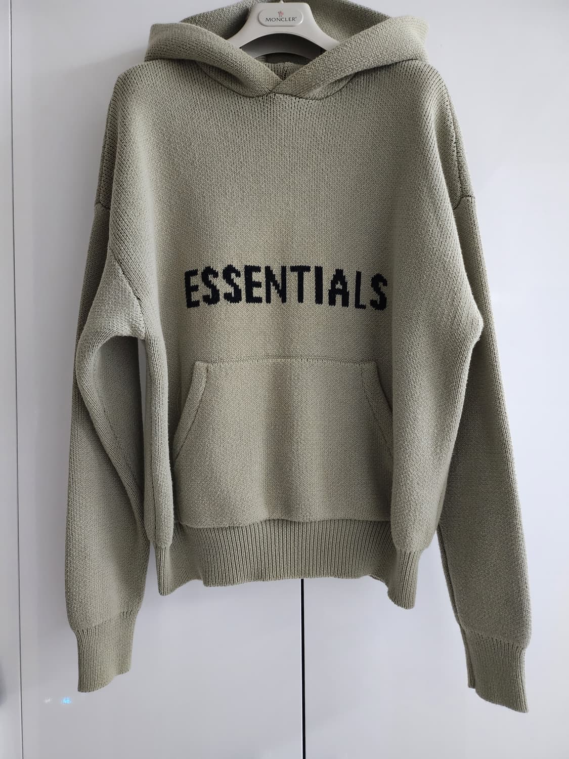 에센셜 후드니트 상품이미지1