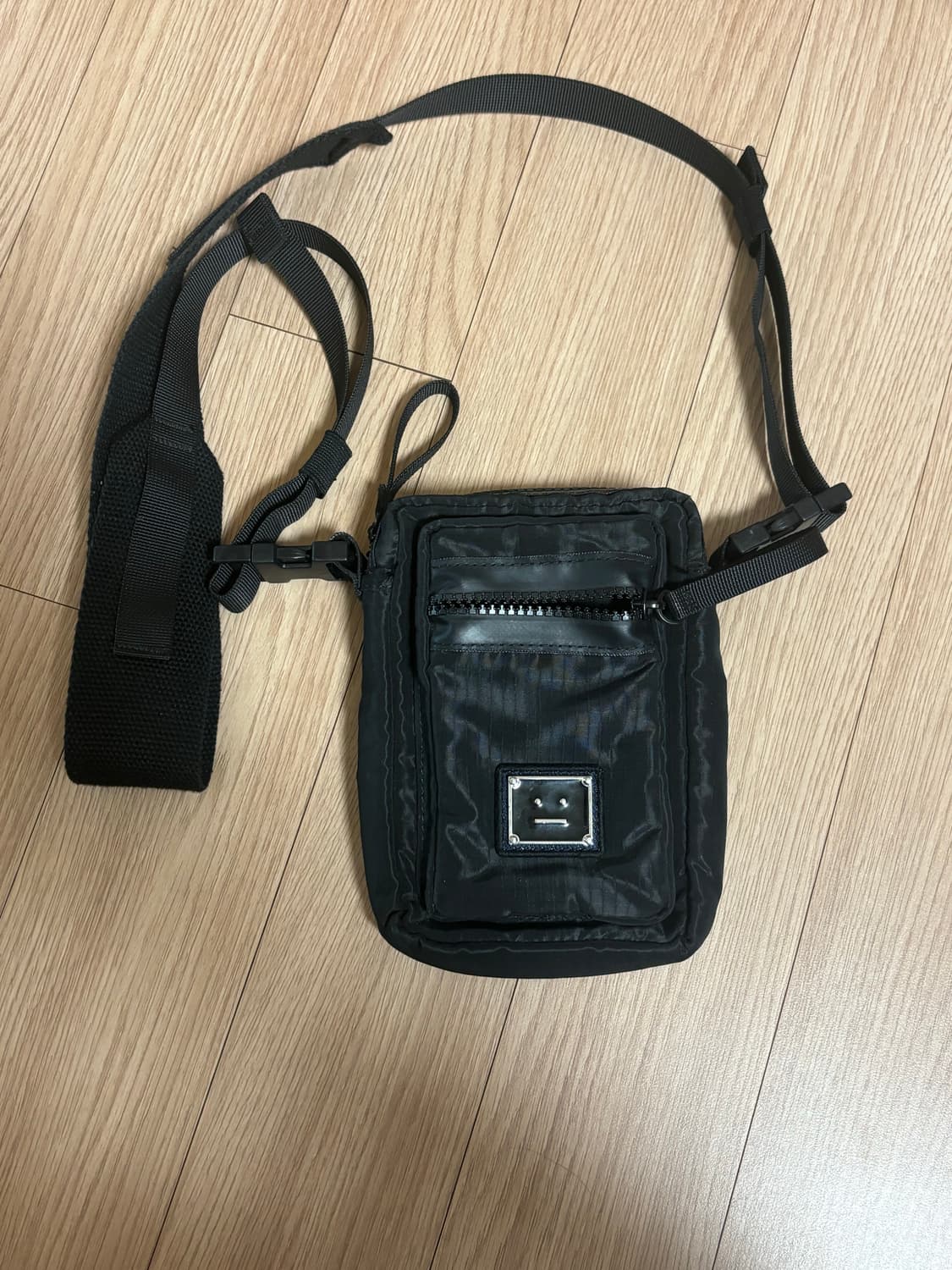 아크네 스튜디오 이모지 미니백 상품이미지1