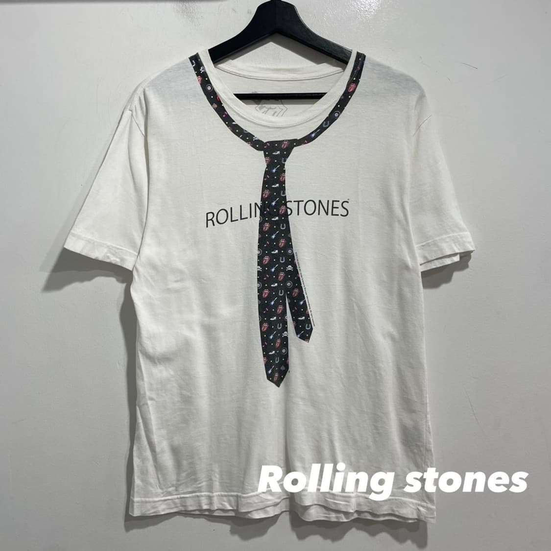 롤링스톤 넥타이프린팅 반팔티 상품이미지1