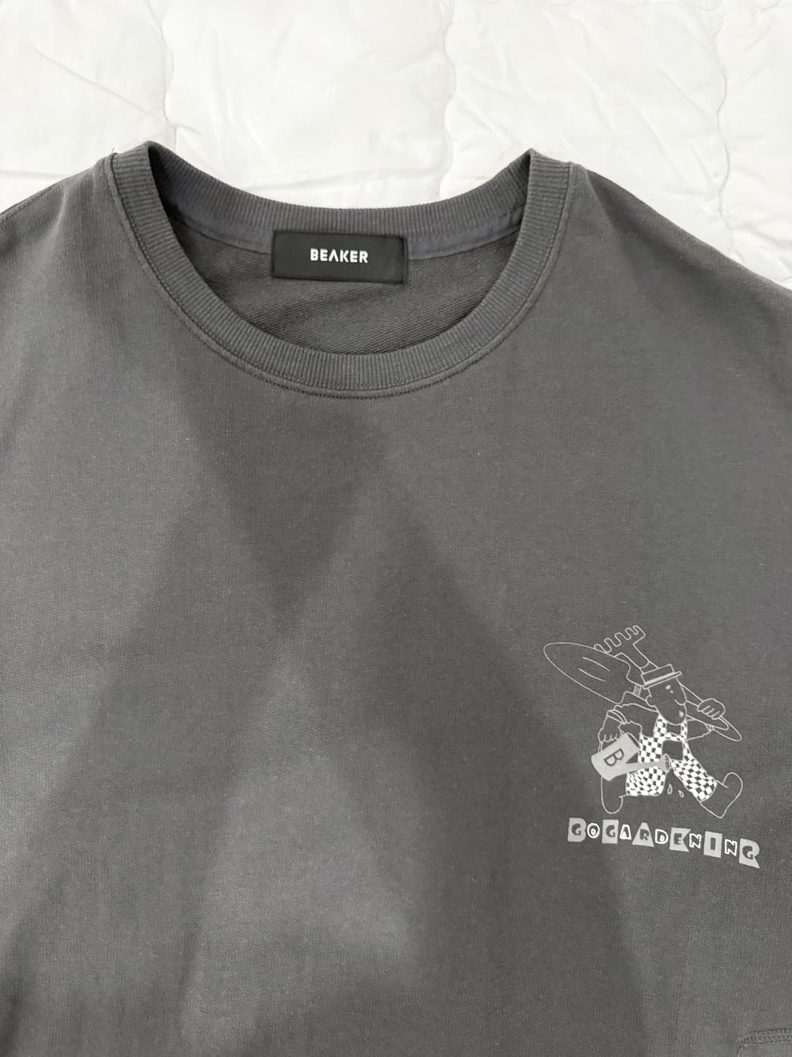 비이커 백프린팅 티셔츠 애쉬 상품이미지3