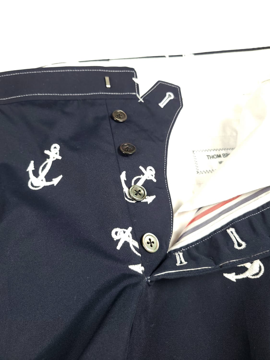 톰브라운 앵커 엠브로이더리 바지 상품이미지4