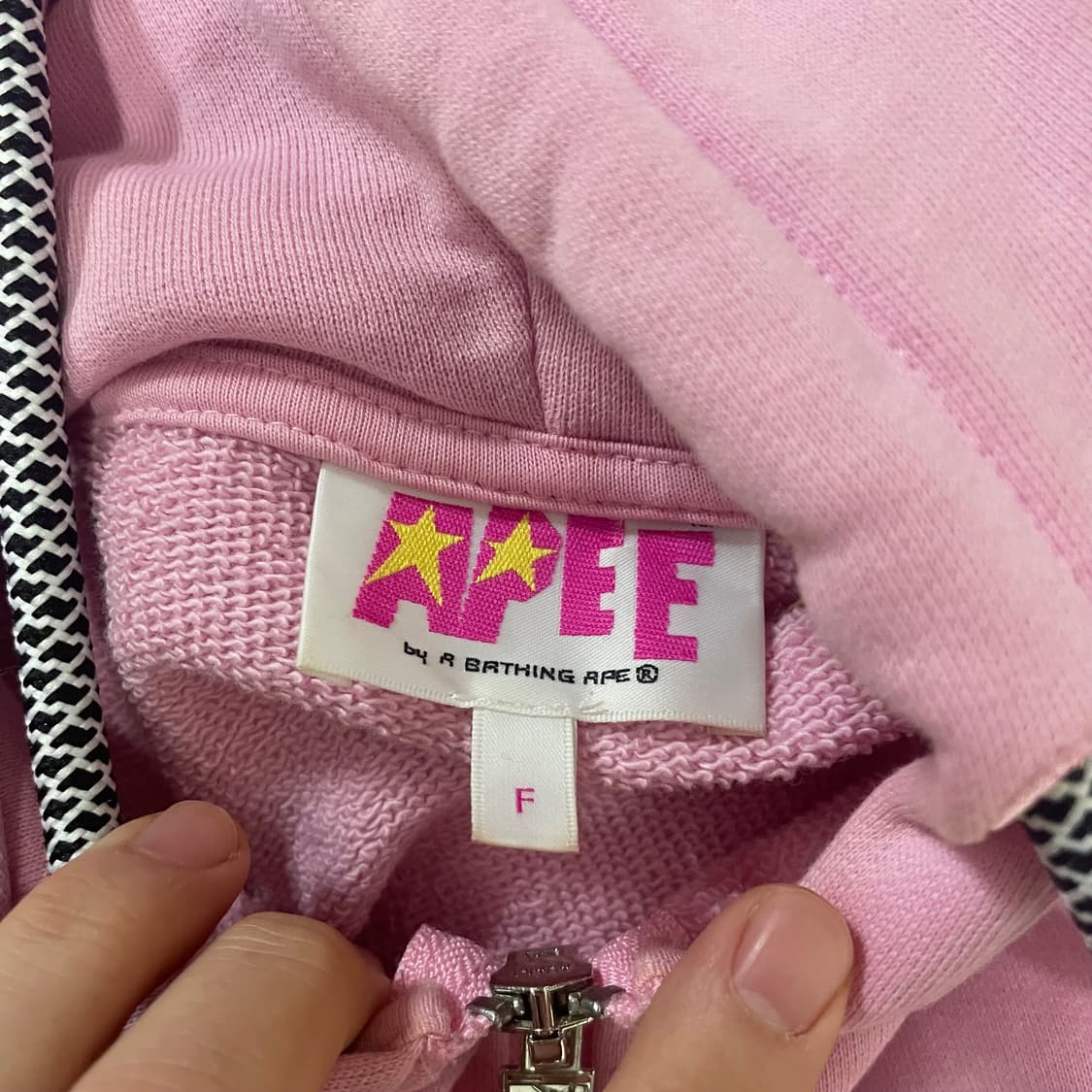 F) 베이프 APEE 딸기우유맛 스트로베리 그래픽 후드 집업 핑크 상품이미지7