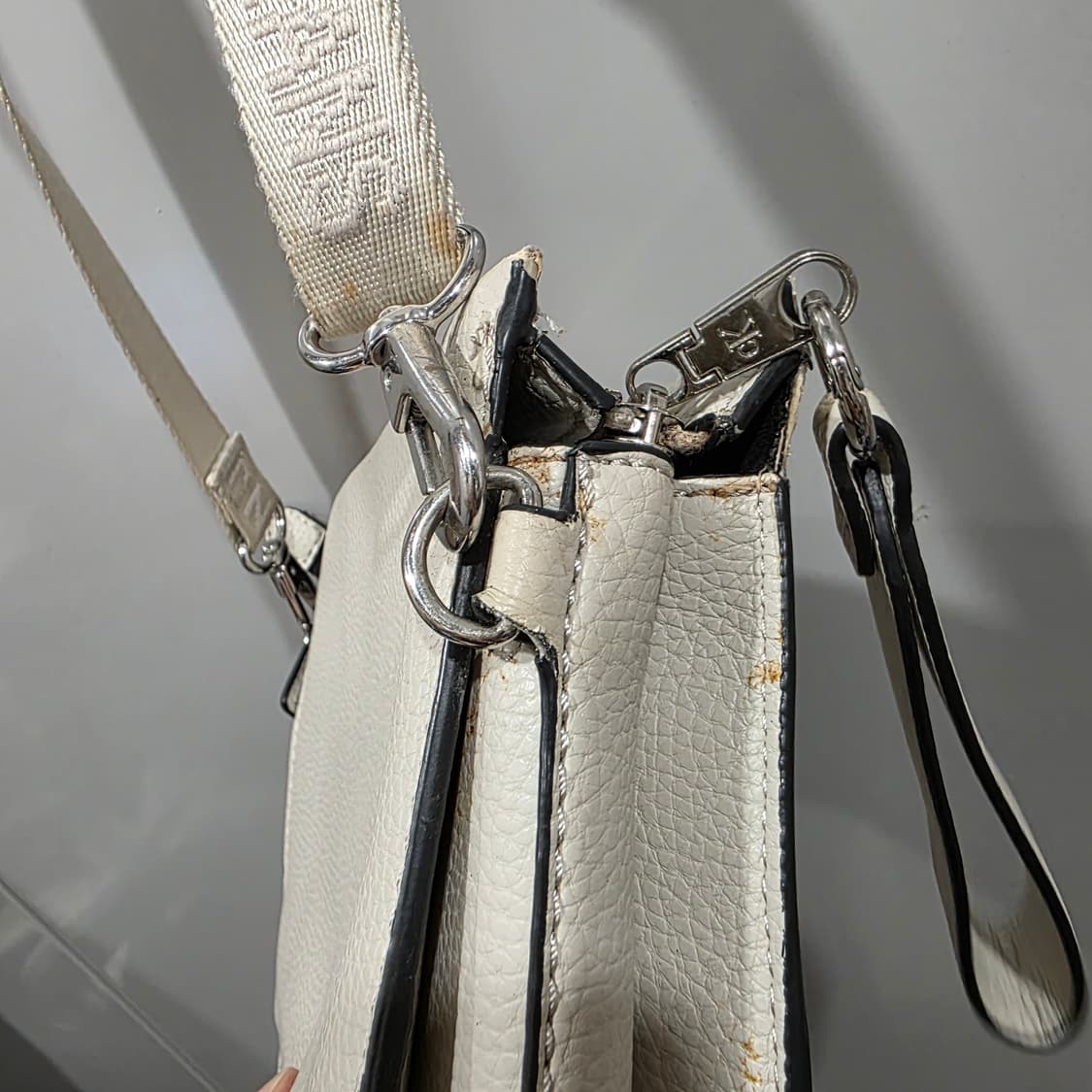 CK 캘빈클라인 진 스트랩 미니 크로스백 상품이미지6