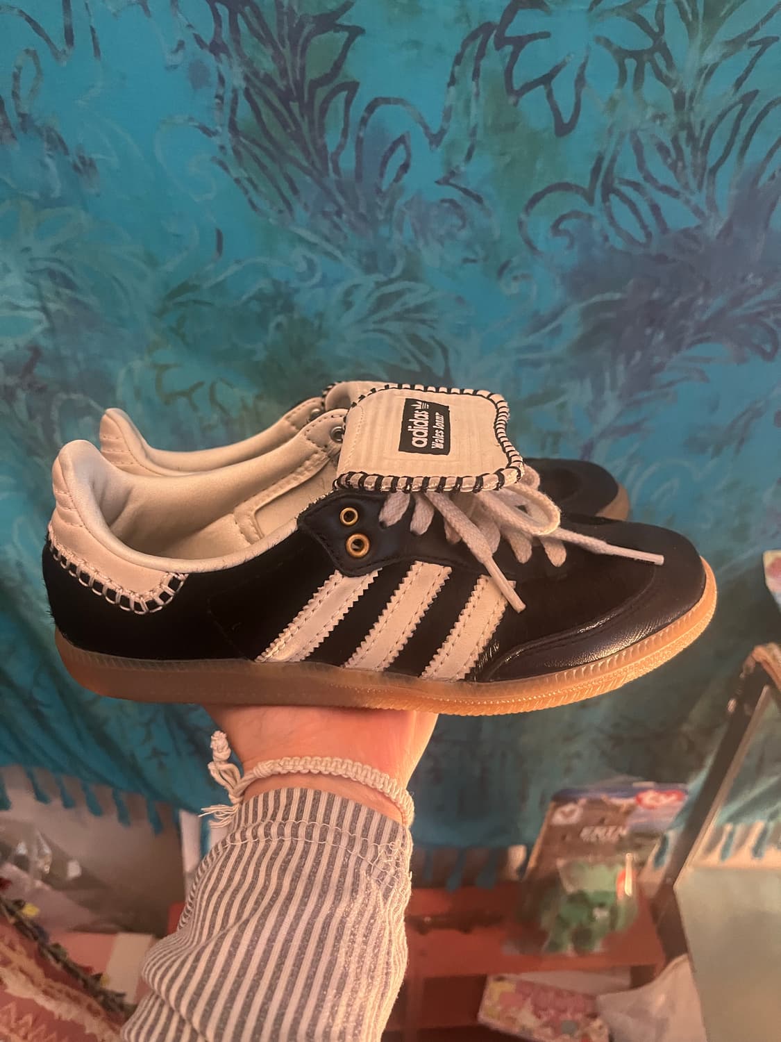 아디다스 x 웨일스 보너 포니 토널 삼바 코어 블랙 크림 화이트 상품이미지1