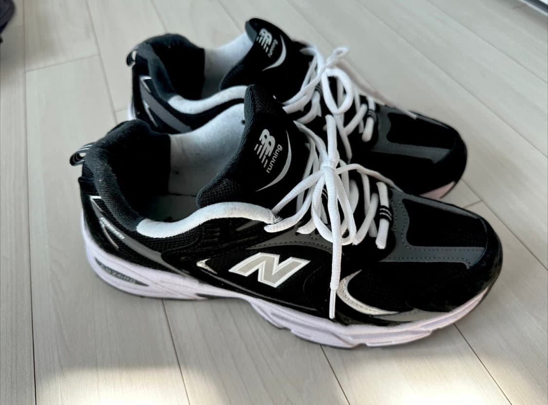뉴발란스 530 블랙 색상 운동화 판매합니다.  상품이미지1
