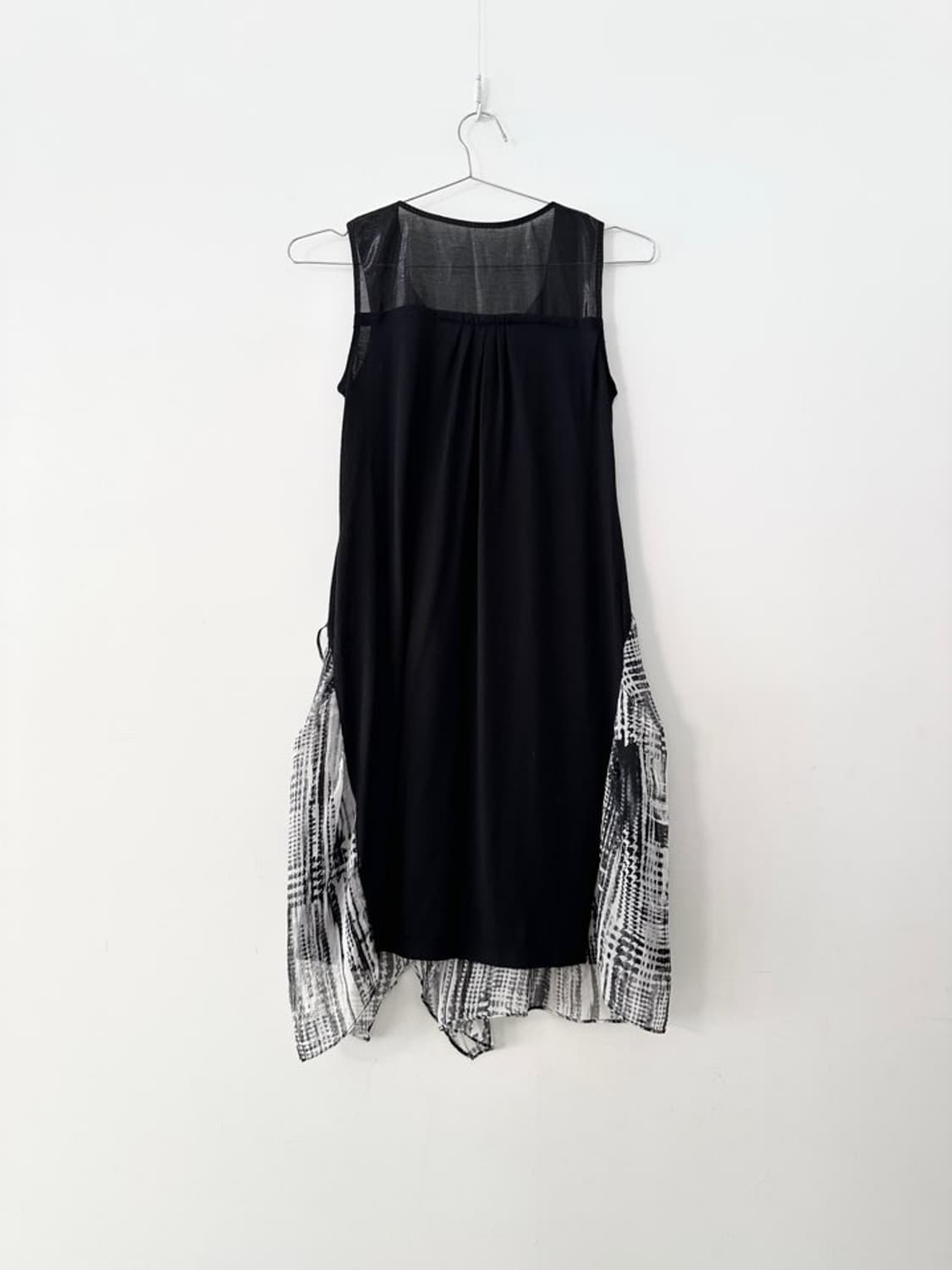 Geomatic painting unbal sleeveless  상품이미지4