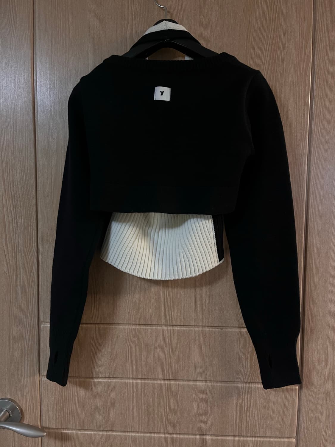 카리나 유즈 홀터 브이넥 니트 상품이미지3