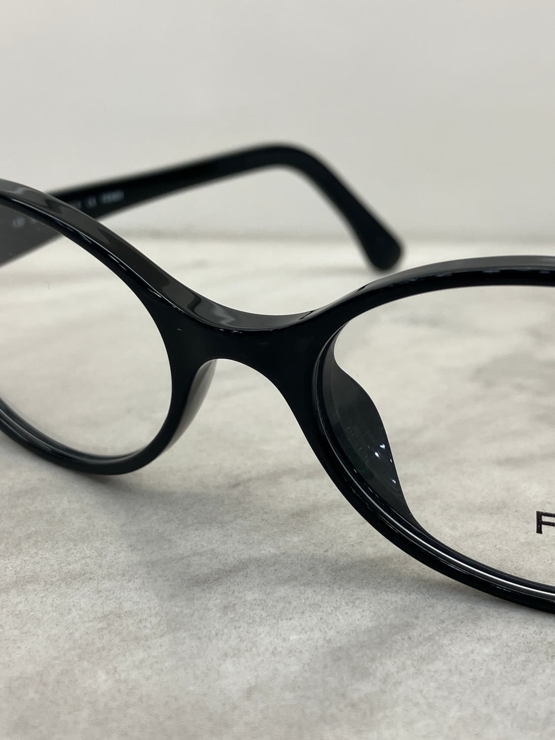 펜디 FENDI 긱시크 올 블랙 오벌 뿔테 안경 상품이미지5