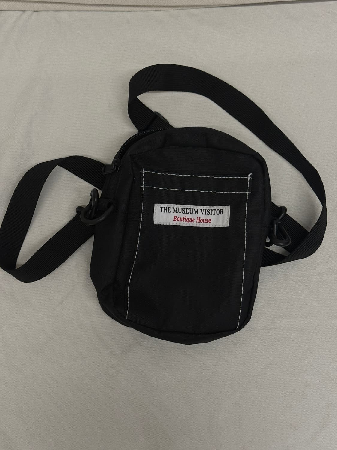 반스 더 뮤지엄비지터 크로스백 상품이미지4