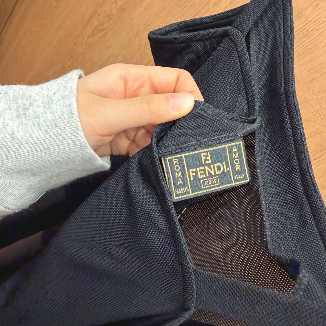 펜디 슬리브리스 롱 원피스 하프 시스루 A라인 벨트 루프 디테일 블랙 상품이미지6