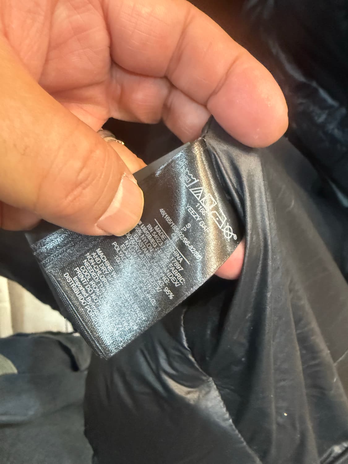 105 정품 이지캡 엔지니어드 바이 발렌시아가 롱패딩 팝니다 상품이미지3