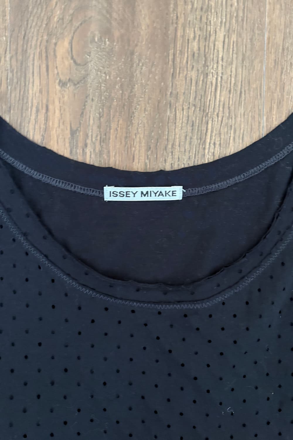 Issey Miyake Perforated Panel Sleeveless 상품이미지5