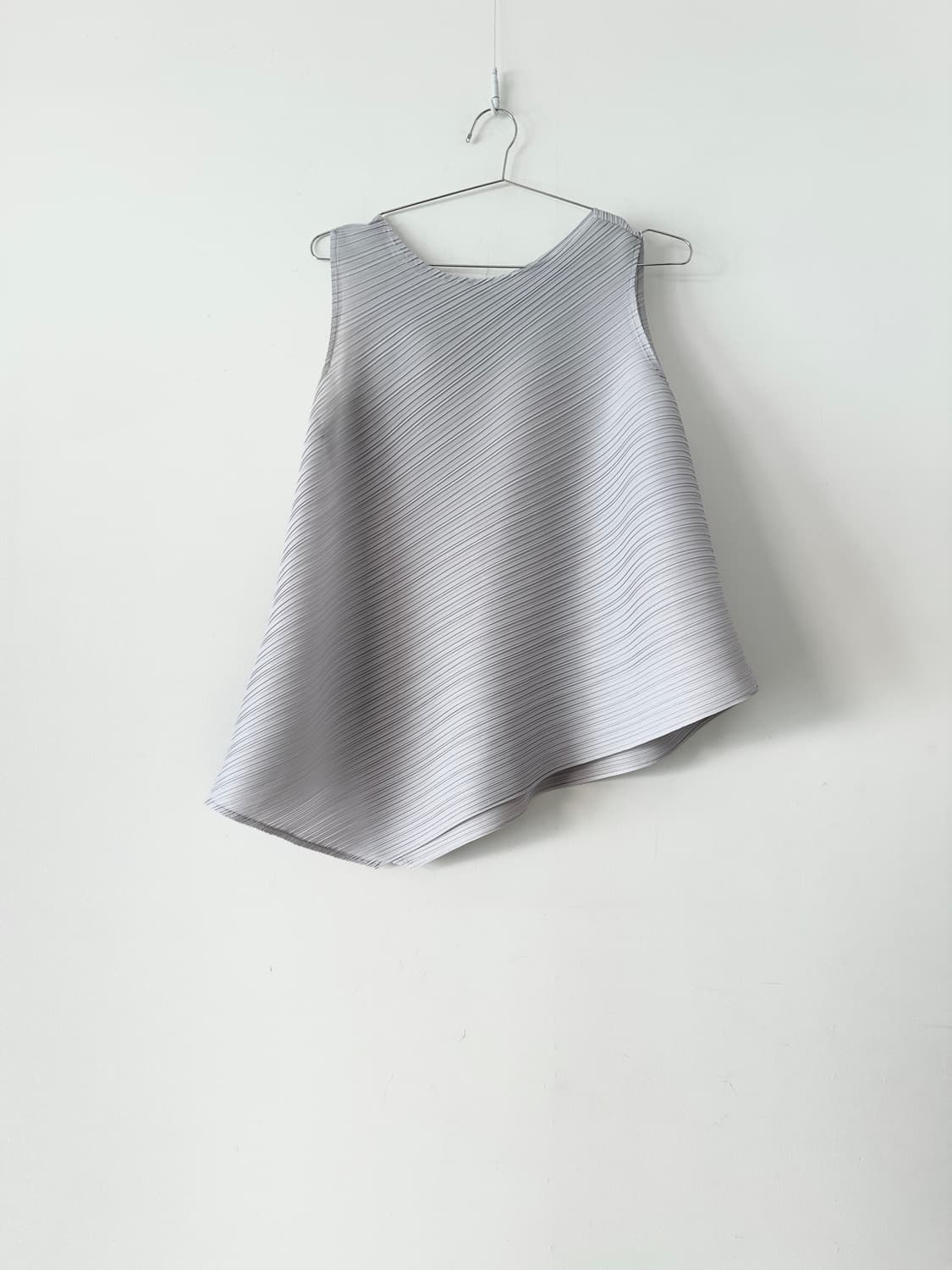 Swirl pleats top / light gray 상품이미지1
