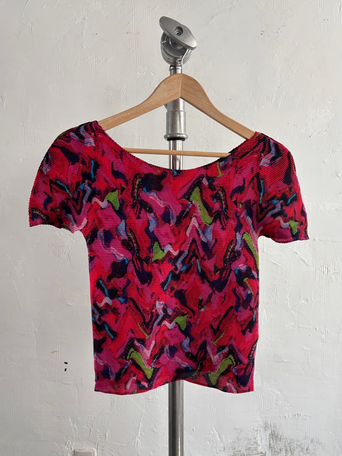 me Issey Miyake me이세이미야케 레드 패턴 플리츠 반팔  상품이미지8