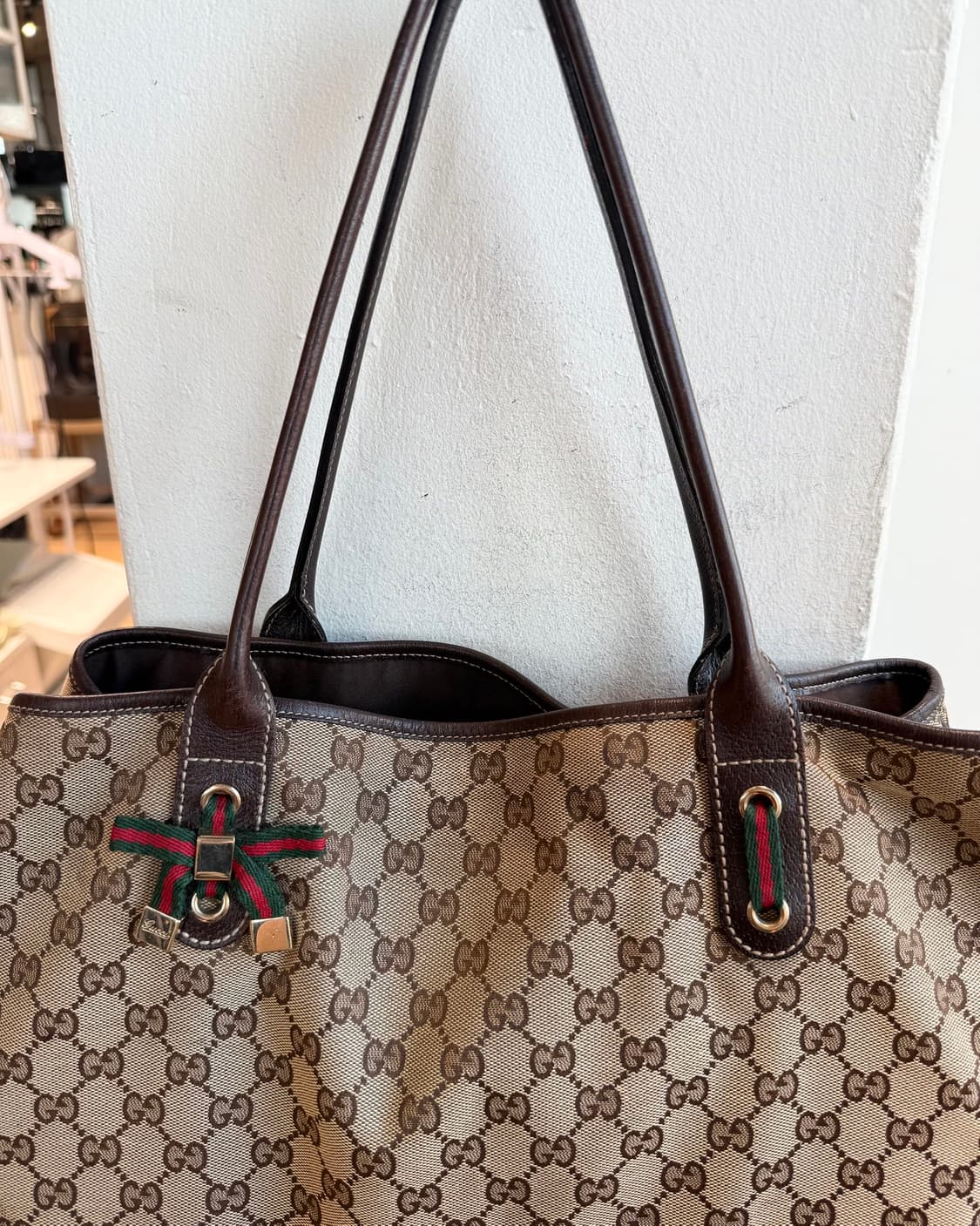 구찌 브라운 GG 캔버스 토트백 상품이미지3