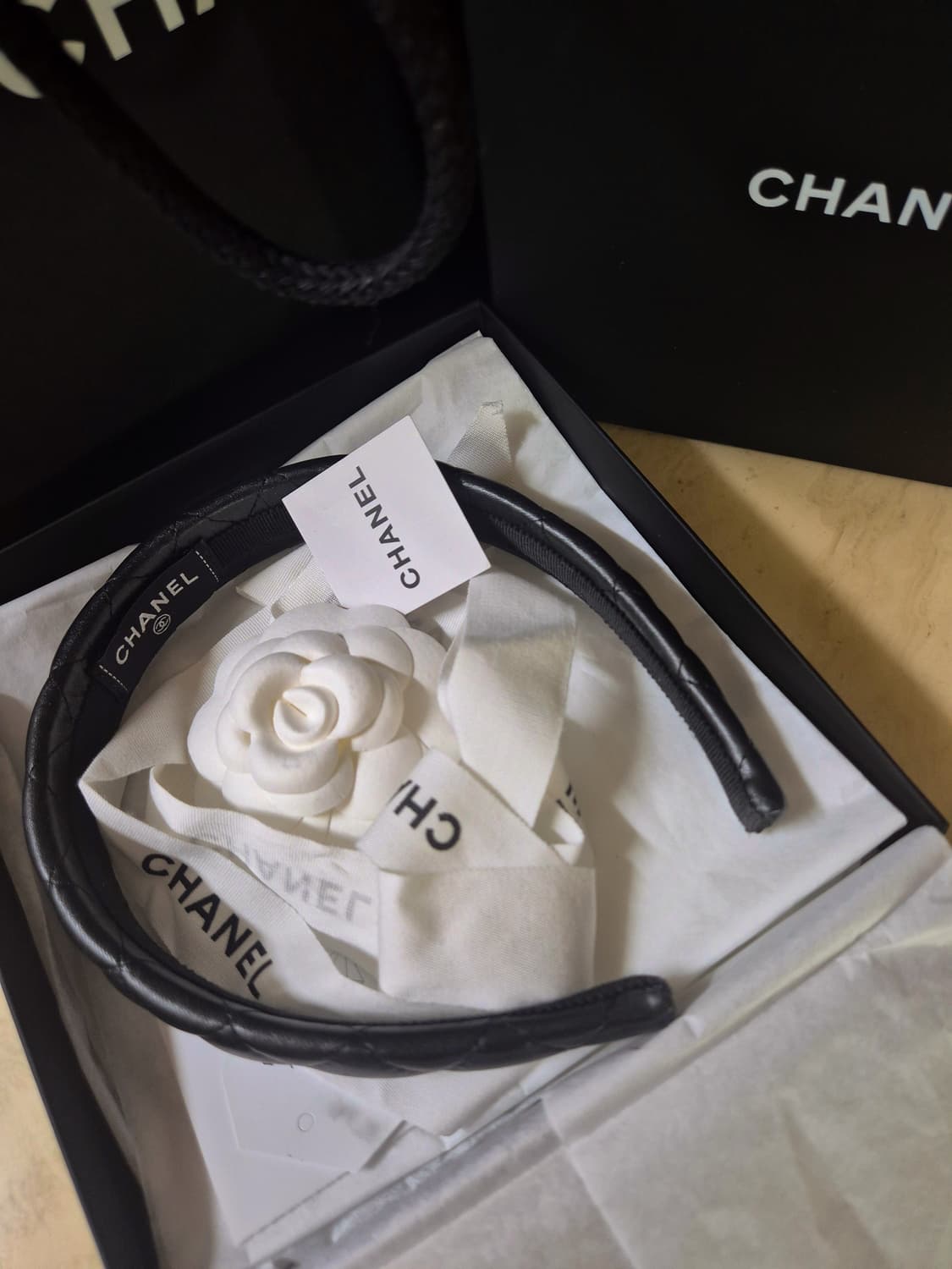 샤넬 블랙 가죽 퀼팅 헤어밴드 정품 상품이미지2