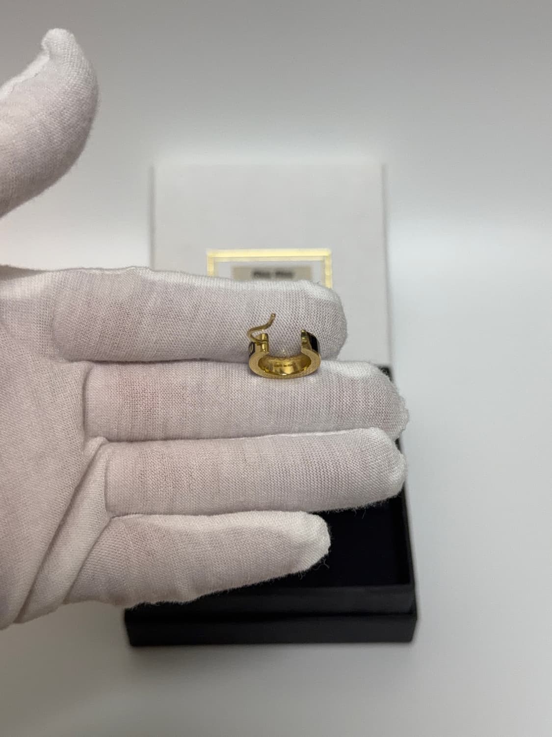 미우미우 에나멜 메탈 귀걸이 블랙 상품이미지4