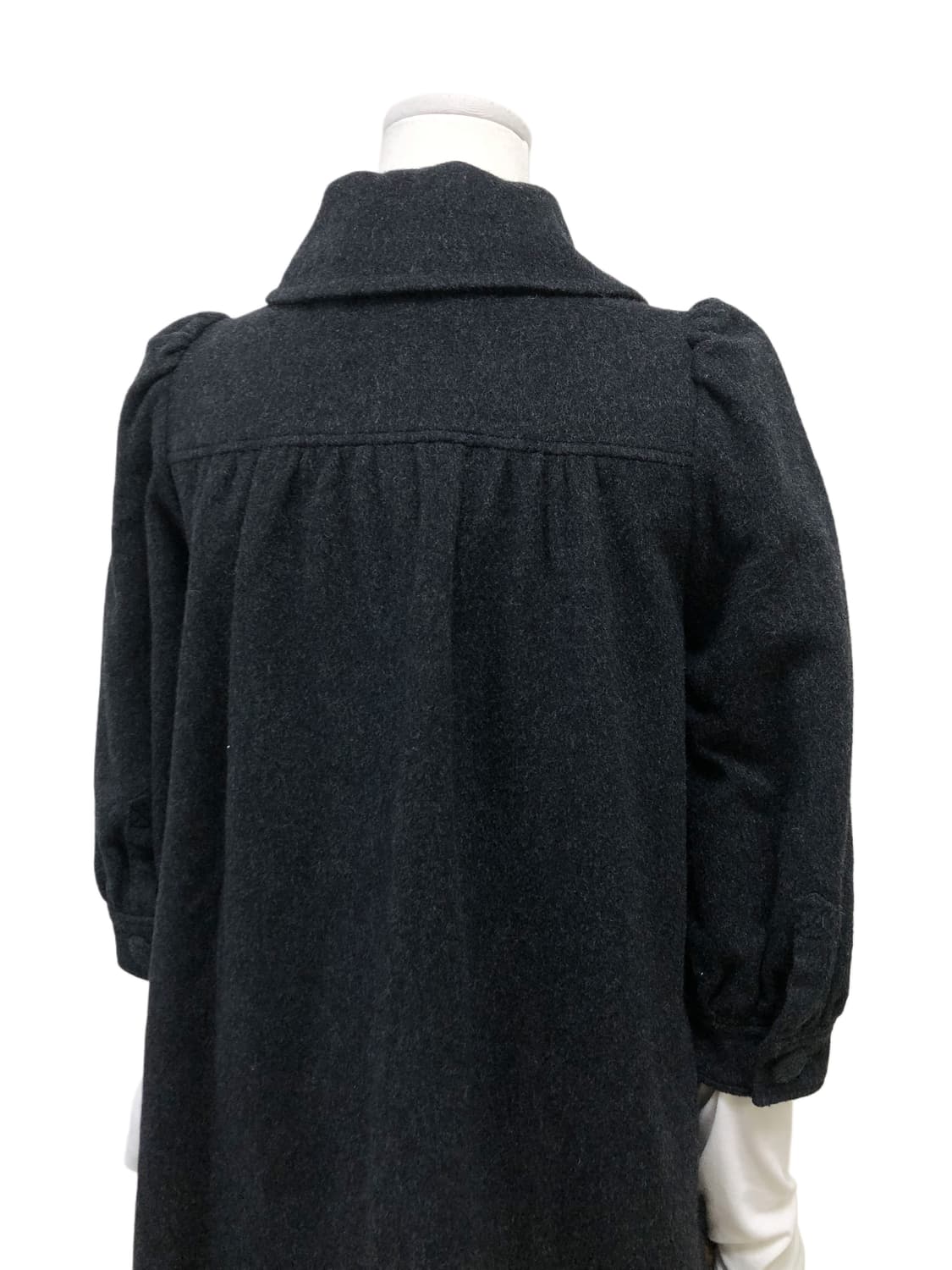 차콜 미디 핀턱 코트 상품이미지8