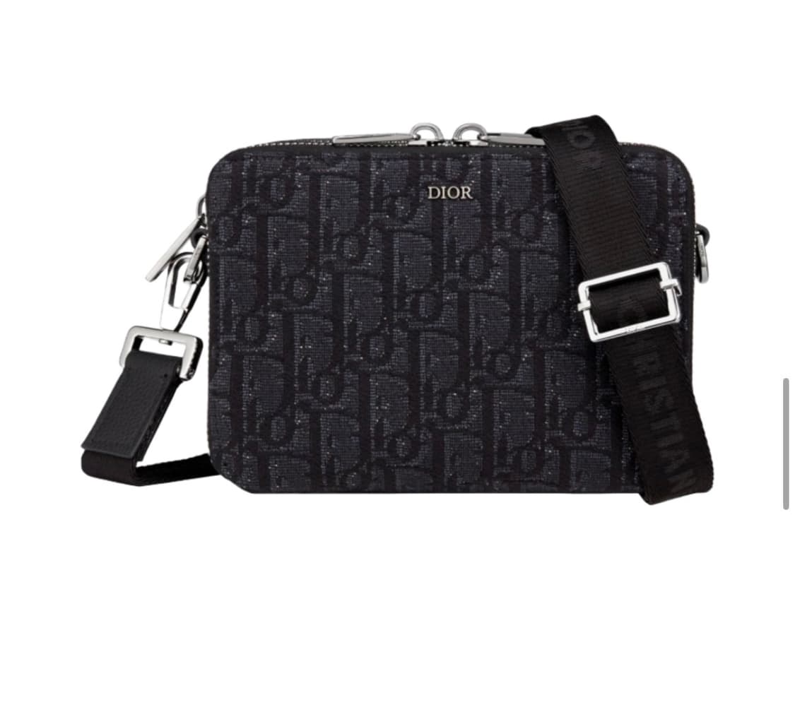 디올 숄더 스트랩 파우치 블랙 상품이미지1