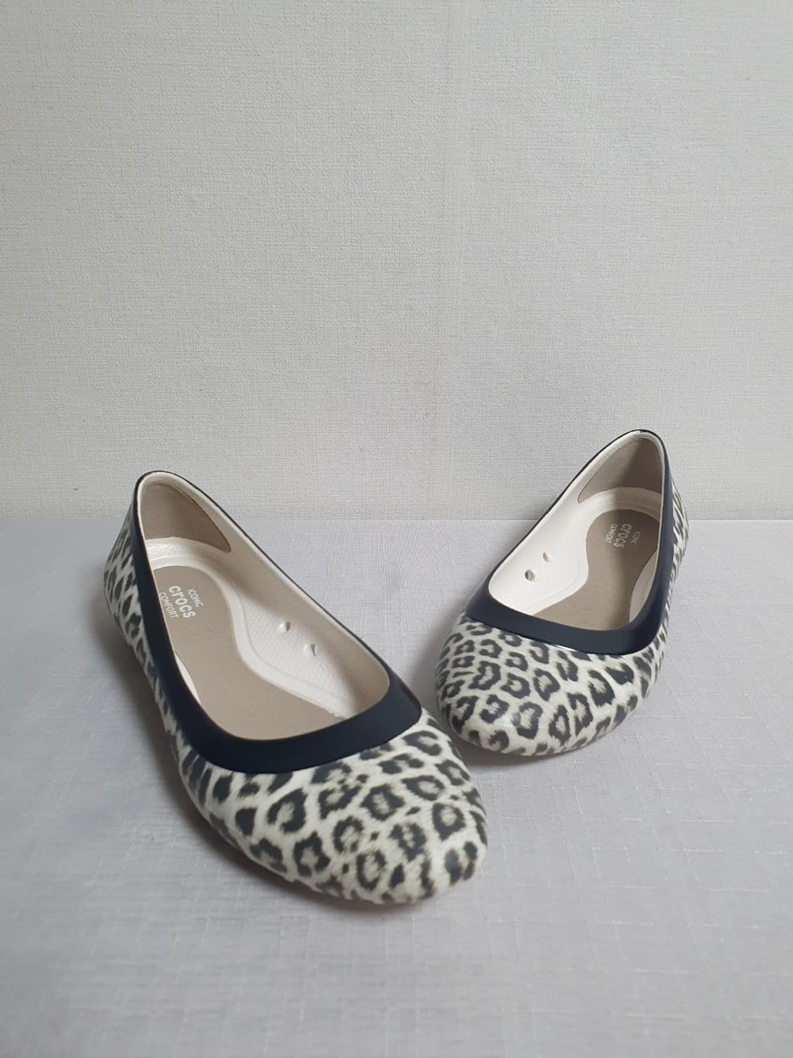 크록스 리나 그래픽 플랫슈즈 레오파드 230mm 상품이미지6