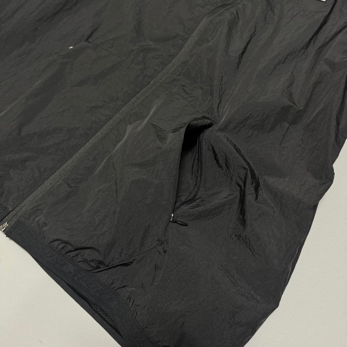 디젤 DSL55 블랙컬러 스포츠 칼라넥 후드 2way 나일론 윈드브레이커 상품이미지6