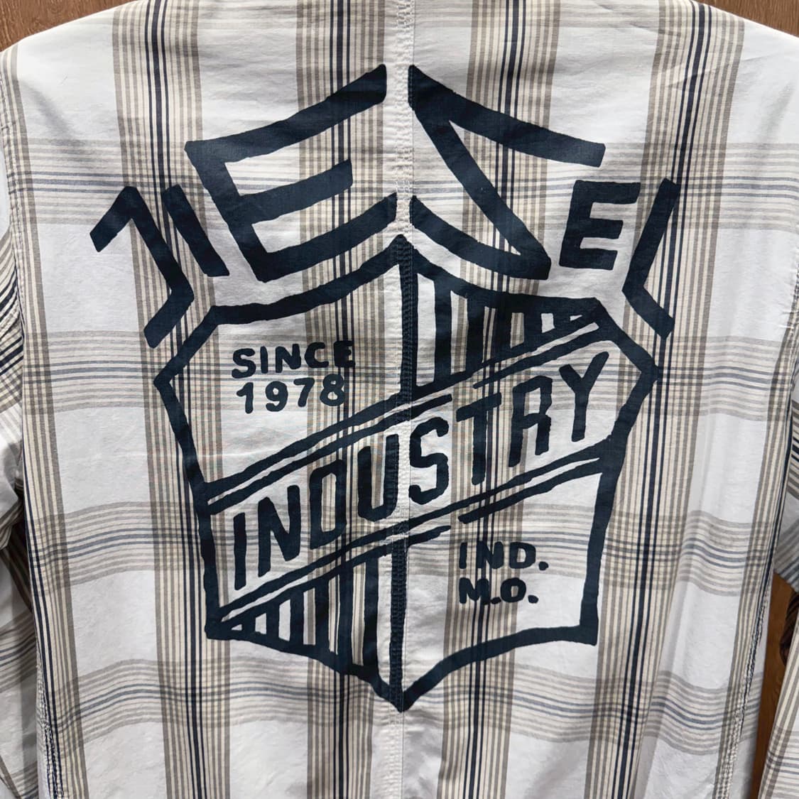 디젤 하이넥 체크 자켓 후면 빅 로고 프린팅 디테일 레귤러핏 베이지 체크 상품이미지7