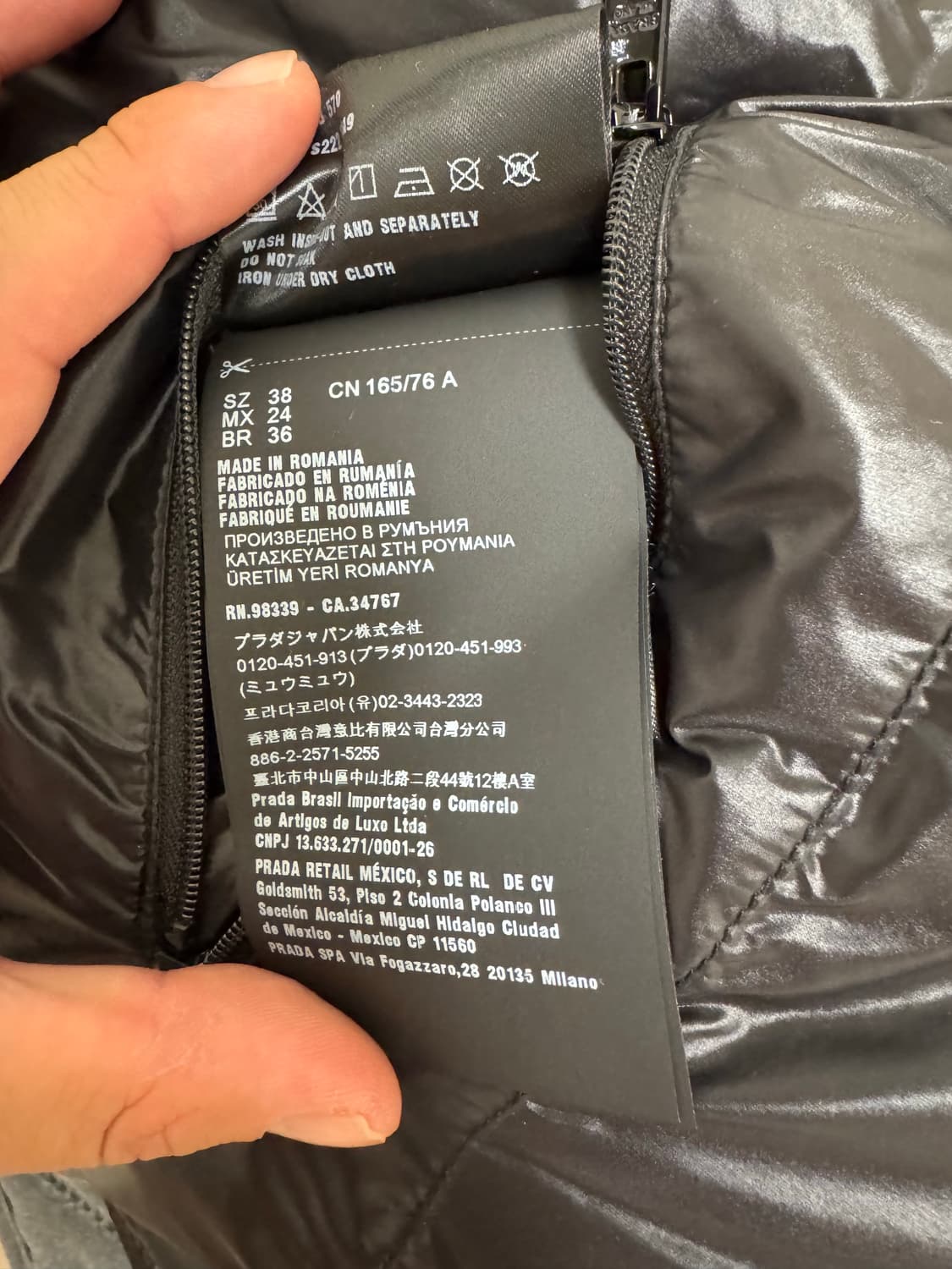 프라다 리나일론 크롭 컨버터블 다운자켓 블랙 상품이미지6