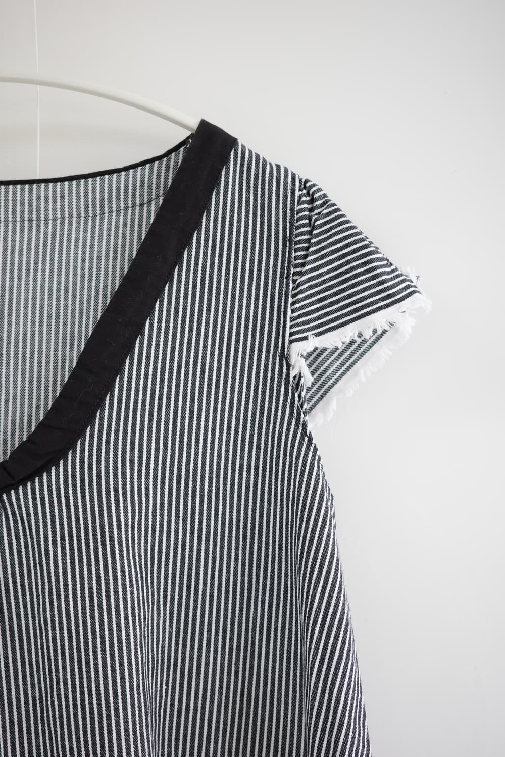 Stripped frill V-neck one-piece 상품이미지3