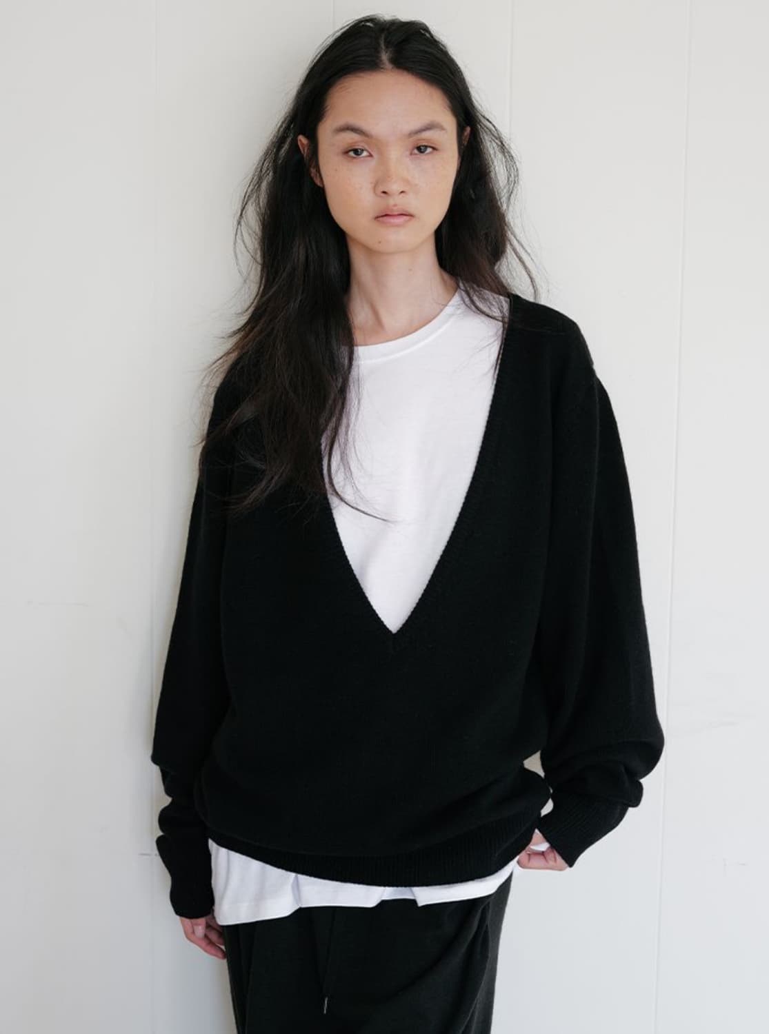 리포스 딥 V넥 풀 오버 니트 블랙 상품이미지2