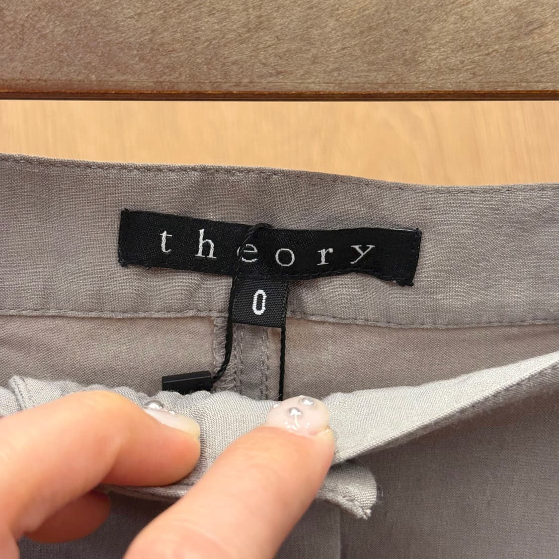 띠어리 카고 팬츠 텍스처 플랩 포켓 디테일 슬림핏 라이트 그레이 상품이미지7