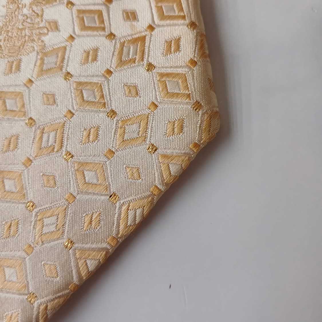 아쿠아스큐텀 실크 아이보리 자카드 넥타이 9.4cm A등급 A19302
 상품이미지9