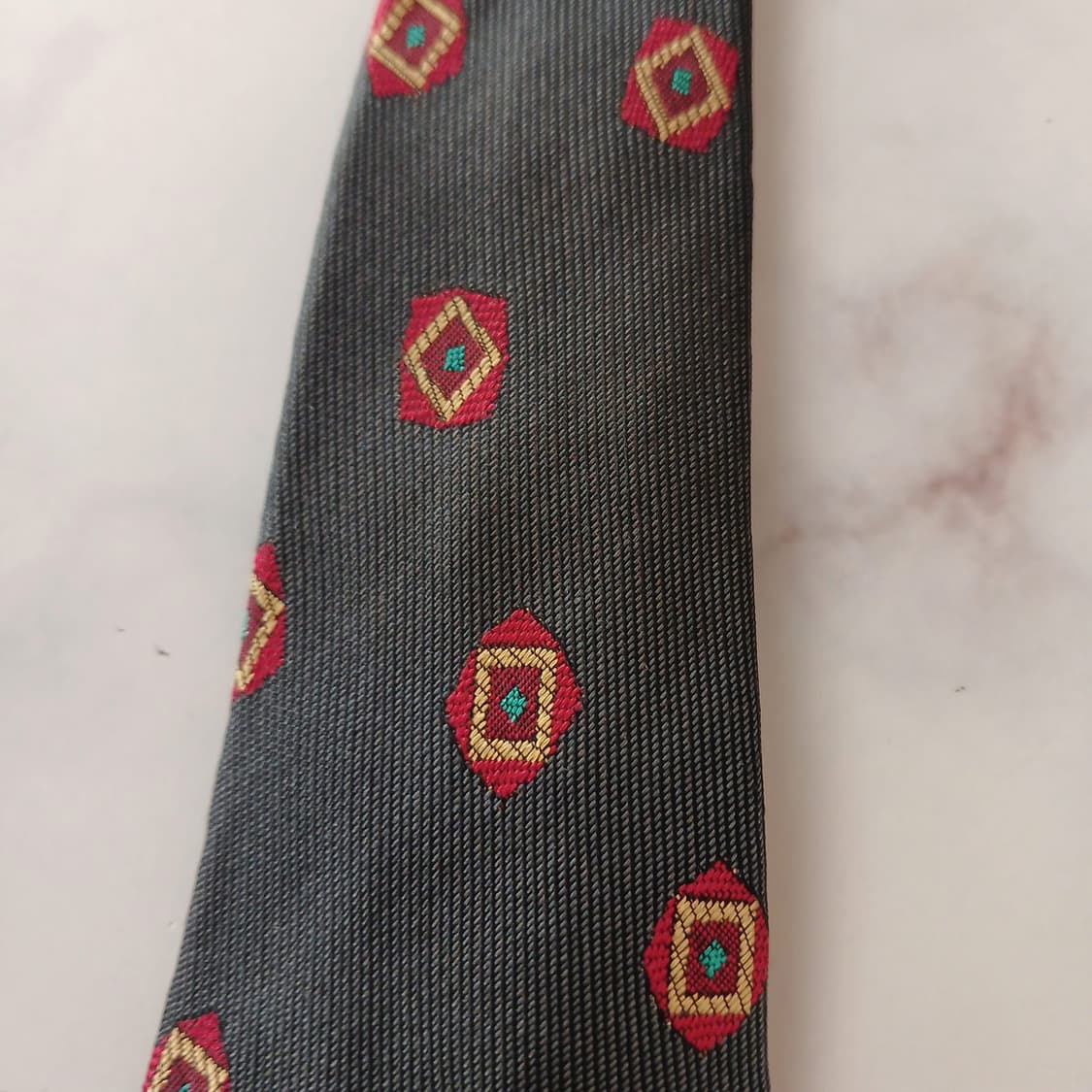 아쿠아스큐텀 실크 레드 다이아몬드 넥타이 9.8cm A등급 A18864
 상품이미지6