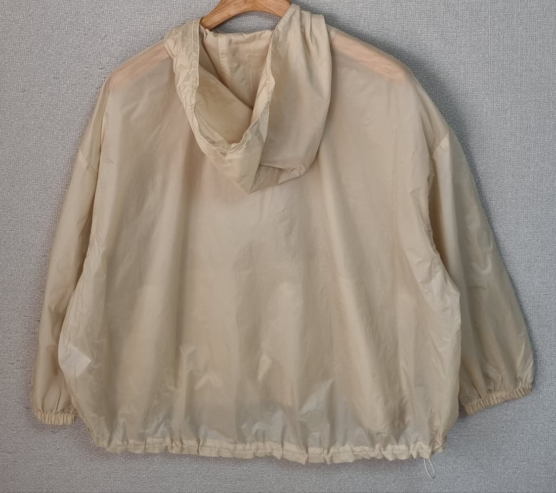 오버핏 S ) 유니클로 X 띠어리 베이지 경량 바람막이 상품이미지2