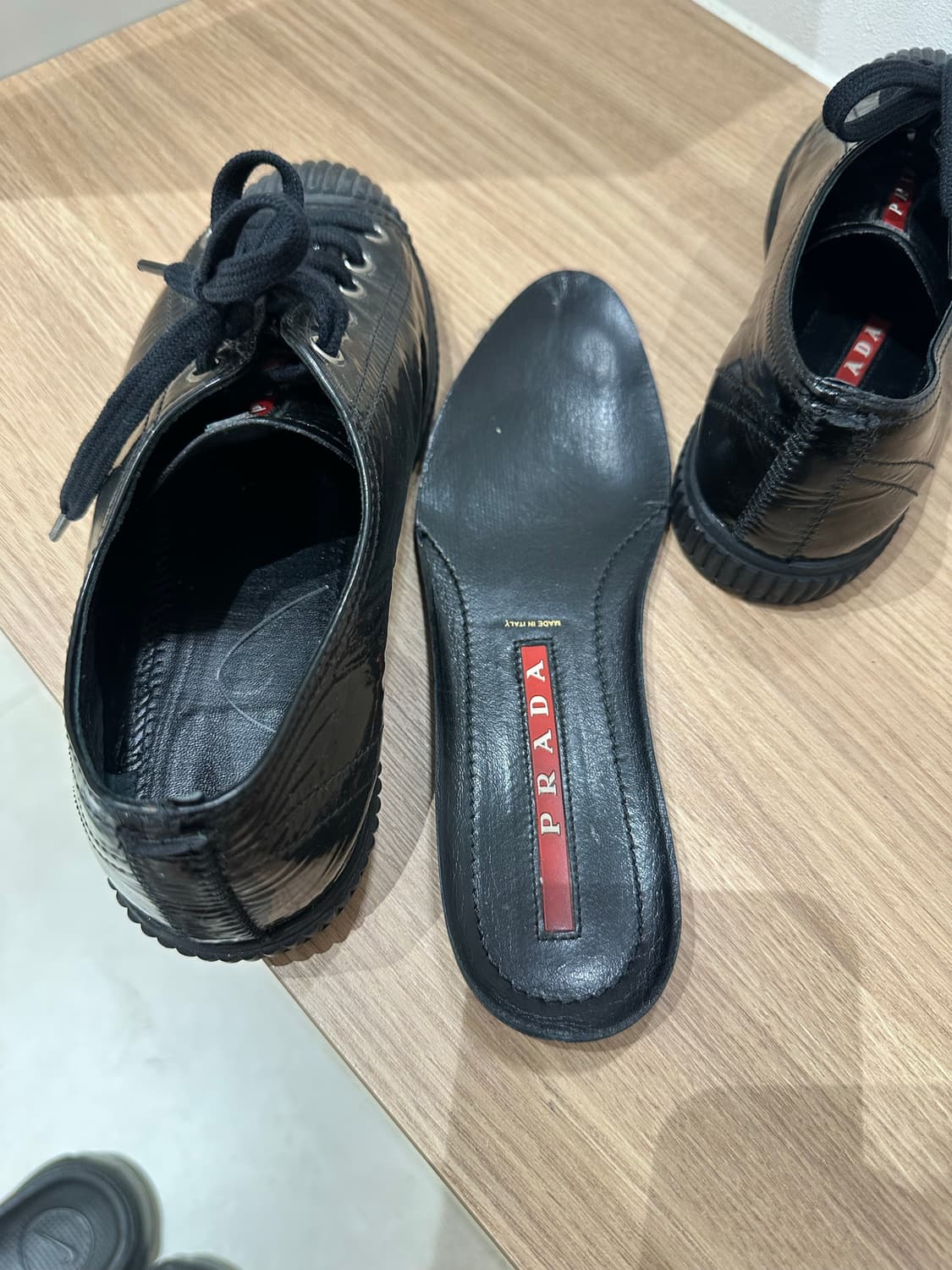 프라다 애나멜 스니커즈 블랙(35.5) 상품이미지7