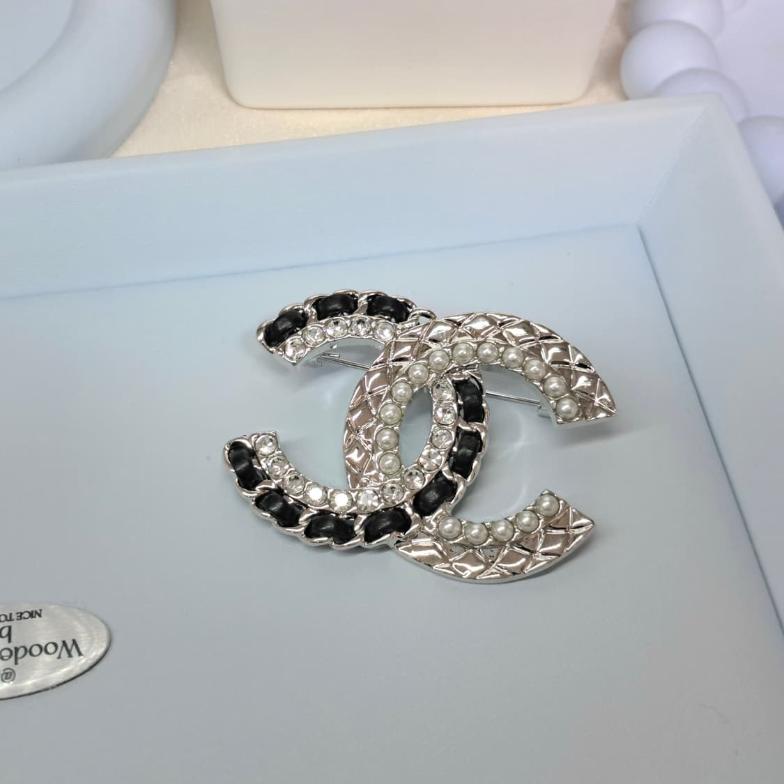 샤넬 브로치 실버 블랙 레더 빈티지 펜던트 상품이미지1