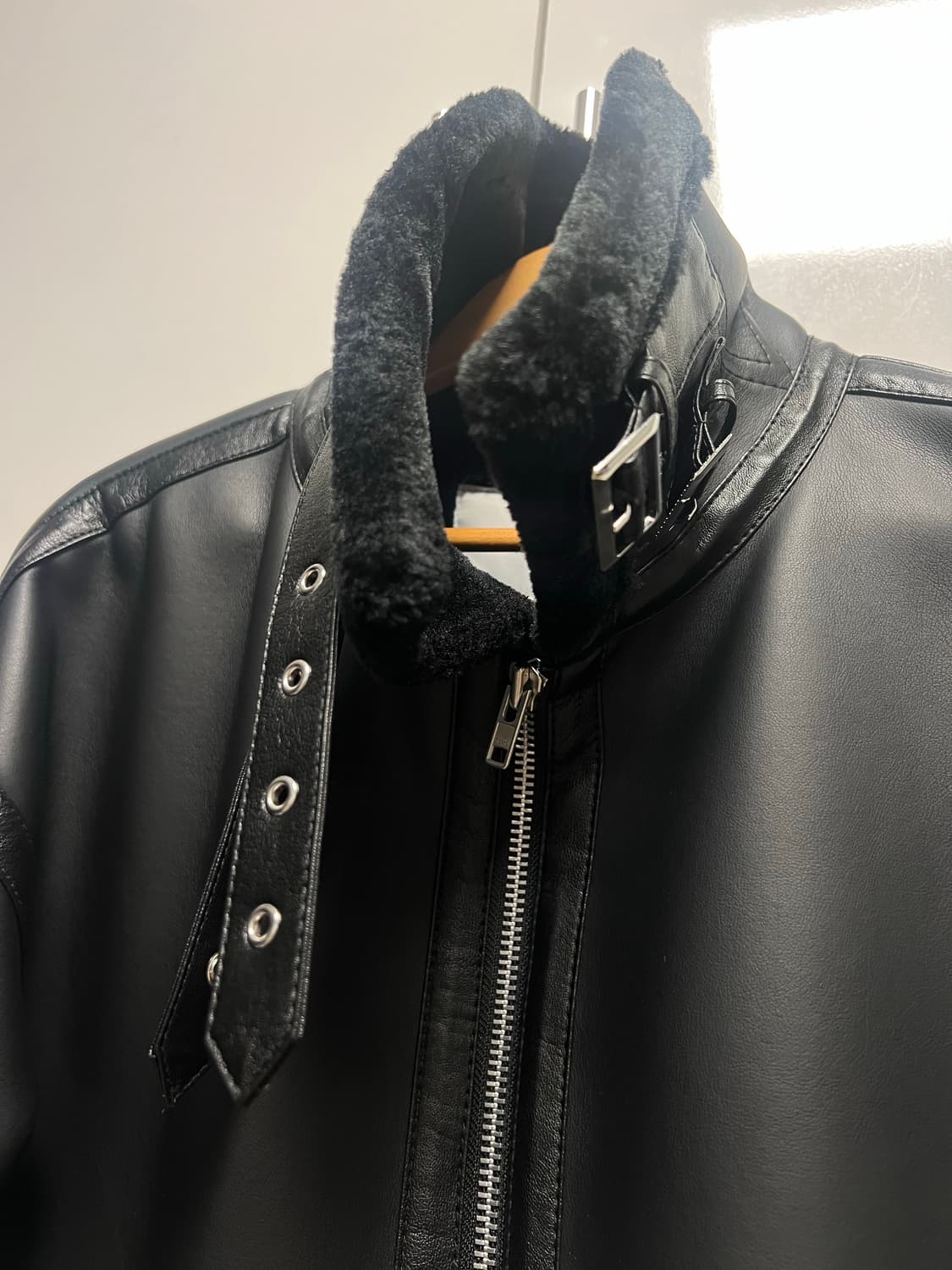 에이징씨씨씨 블랙 드롭숄더핏 B-3 무스탕 XL 상품이미지3