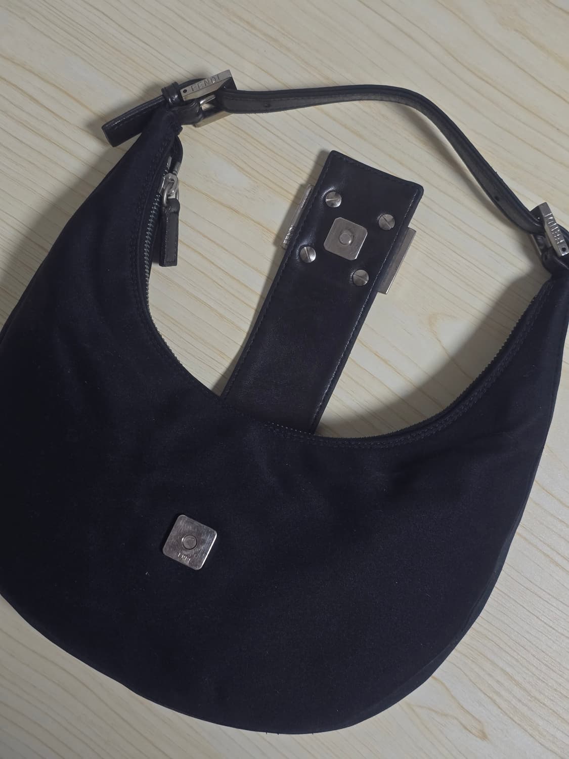 Fendi 펜디 네오프랜 호보백 블랙 상품이미지6