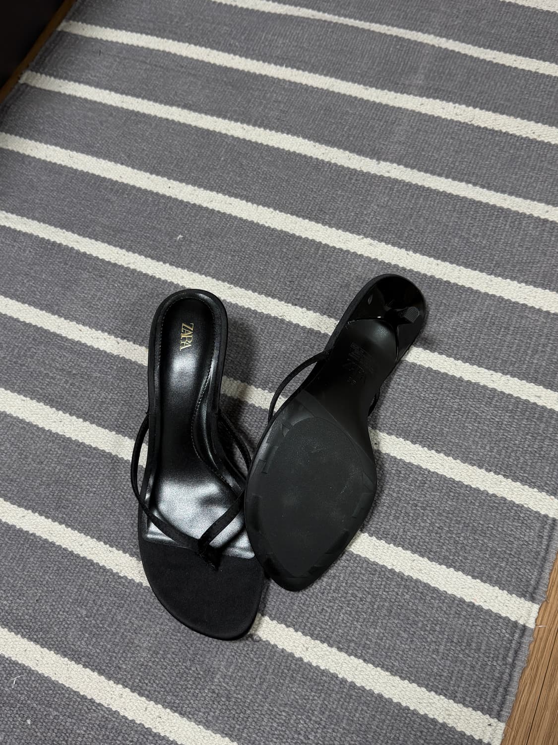 자라 새틴 키튼힐 블랙 쪼리 샌들 새상품 상품이미지5