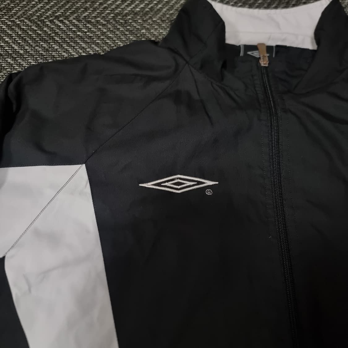 엄브로 올드스쿨 바람막이 상품이미지4