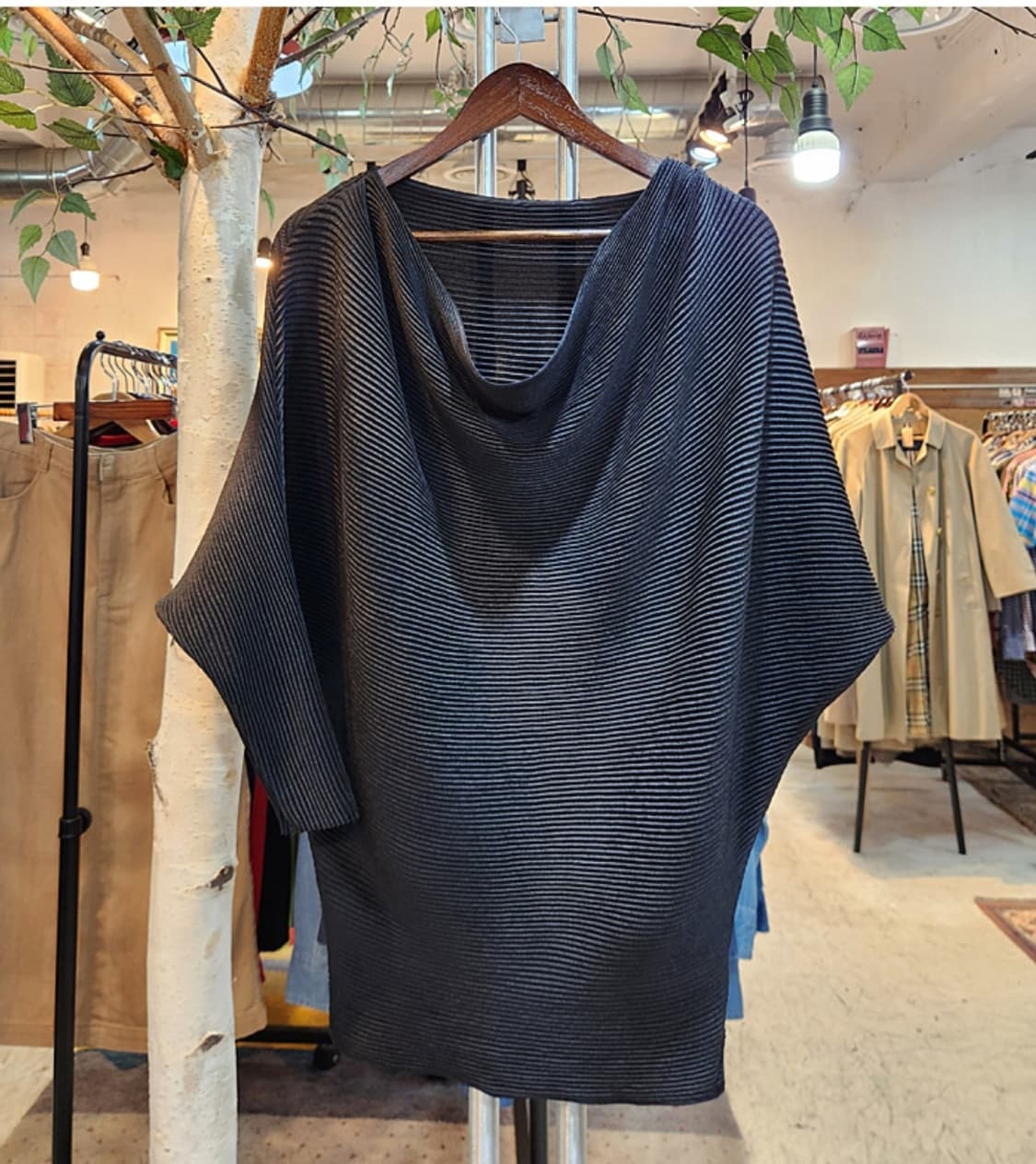SPECCHIO pleats 스피치오 플리츠 블랙 가오리핏 탑 상품이미지4