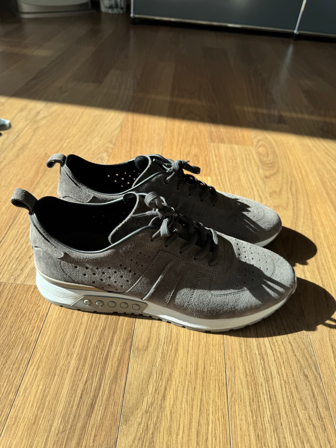 [Tods] 토즈 남성 스웨이드 스니커즈 7.5 회색 상품이미지4