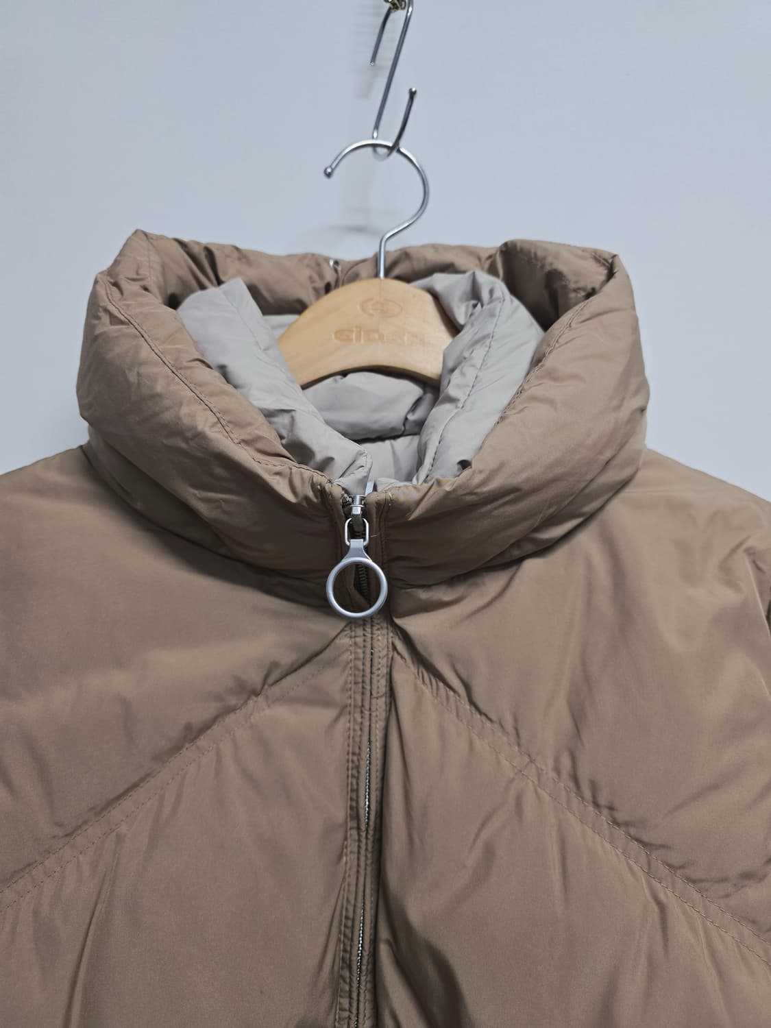 헬렌카렌 베이지색 숏 덕다운패딩  점퍼 상품이미지2