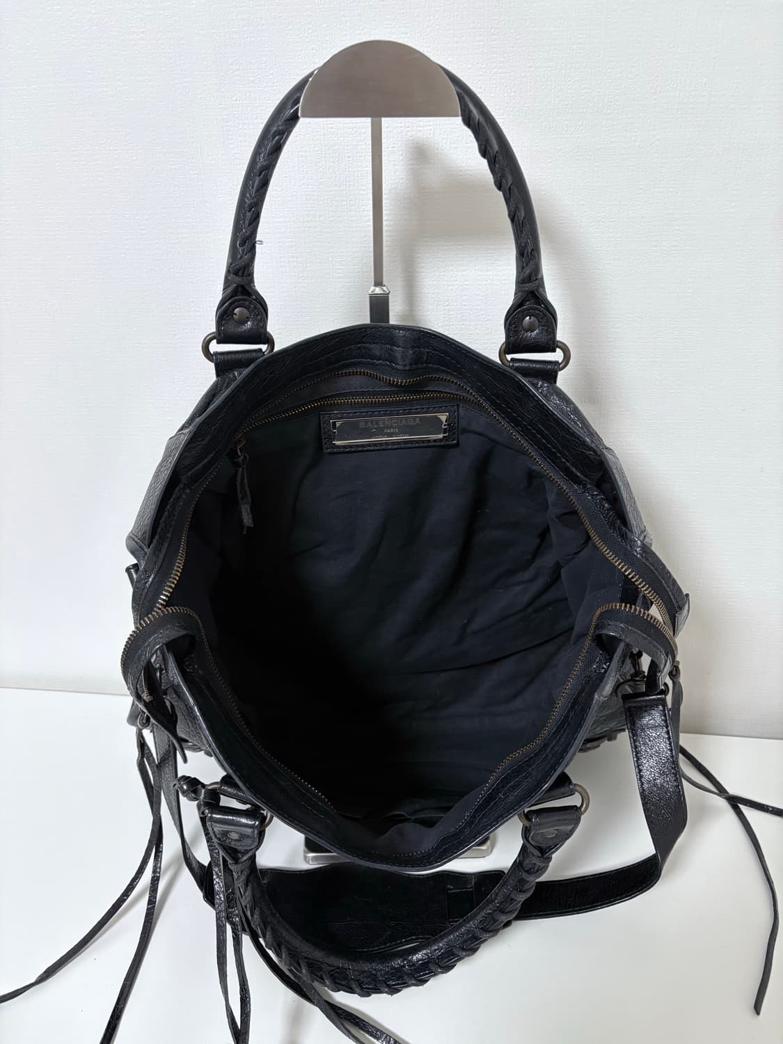 발렌시아가 시티 모터백 블랙 미디움 상품이미지10