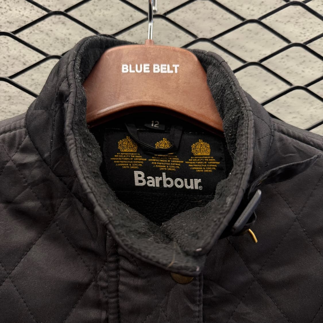 바버 인터네셔널 퀼팅자켓 기모안감 4포켓 벨티드 디테일 블랙 상품이미지7