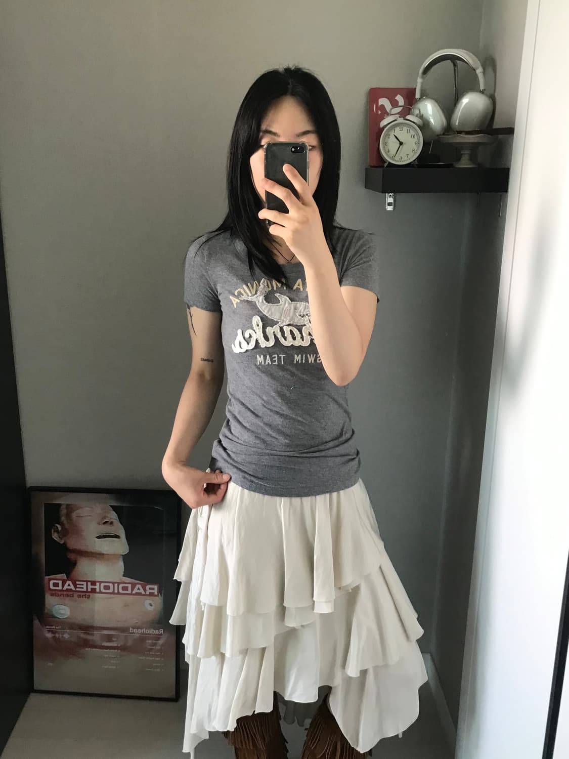 홀리스터 중앙 자수 로고 그레이 반팔티 상품이미지3