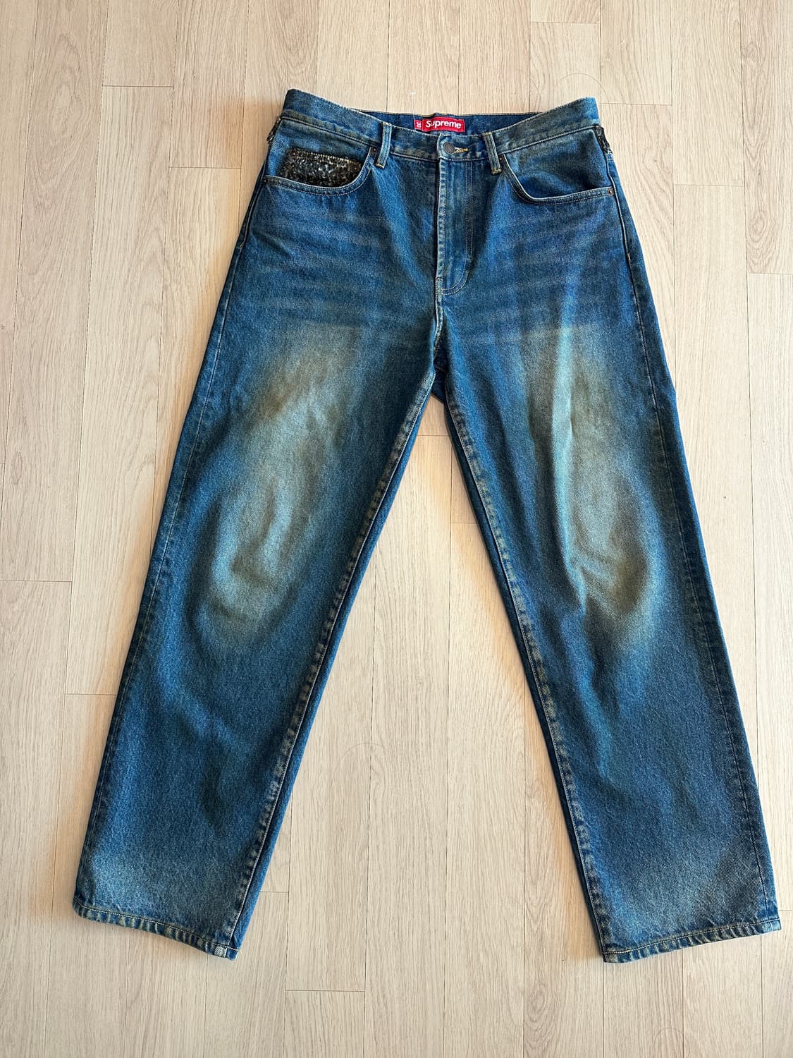 25FW  슈프림 레오파드 포우 퍼 루즈 핏 진 워시드 인디고 상품이미지2