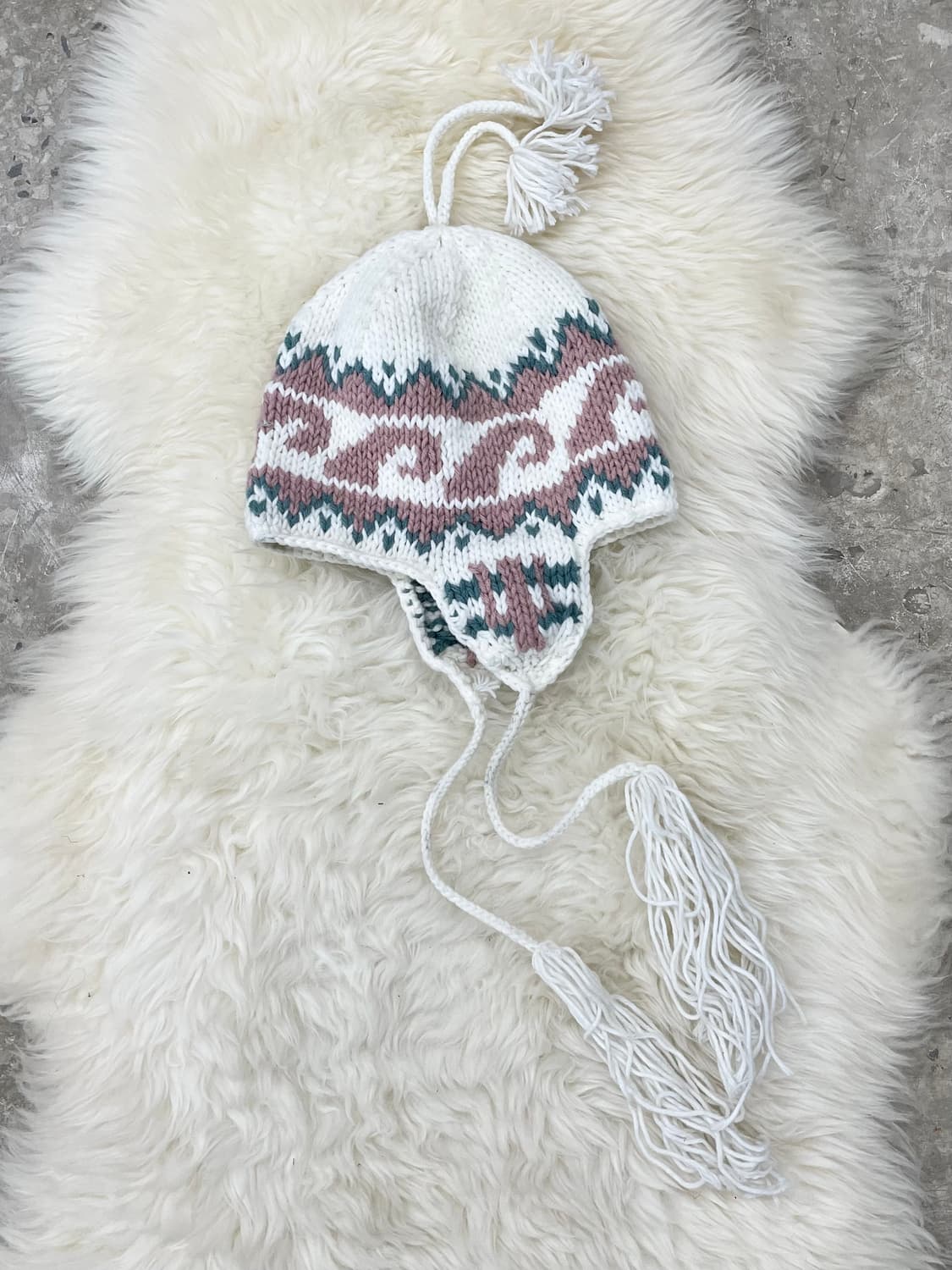 화이트 모리 노르딕 태슬 이어머프 비니 상품이미지1